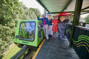 The Wombles with Lord Montagu and Mary Montagu-Scott and the Monorail 