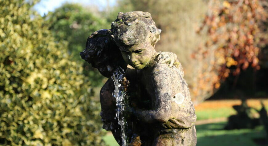 Sculpture in Beaulieu Gardens